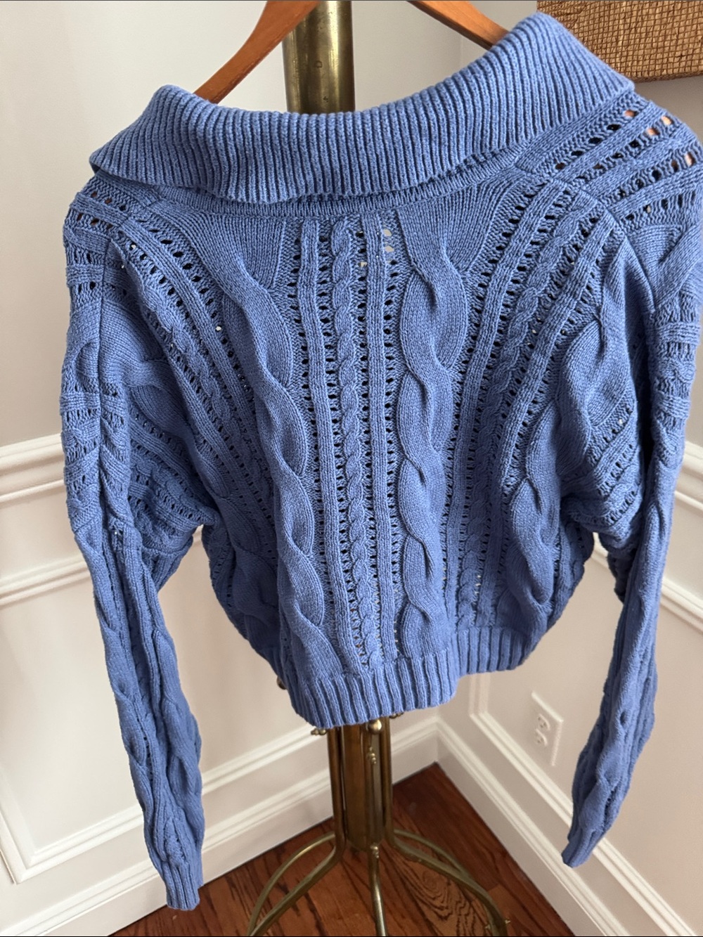Hollister Periwinkle Cable-Knit V-Neck Sweater - Picture 3 of 4